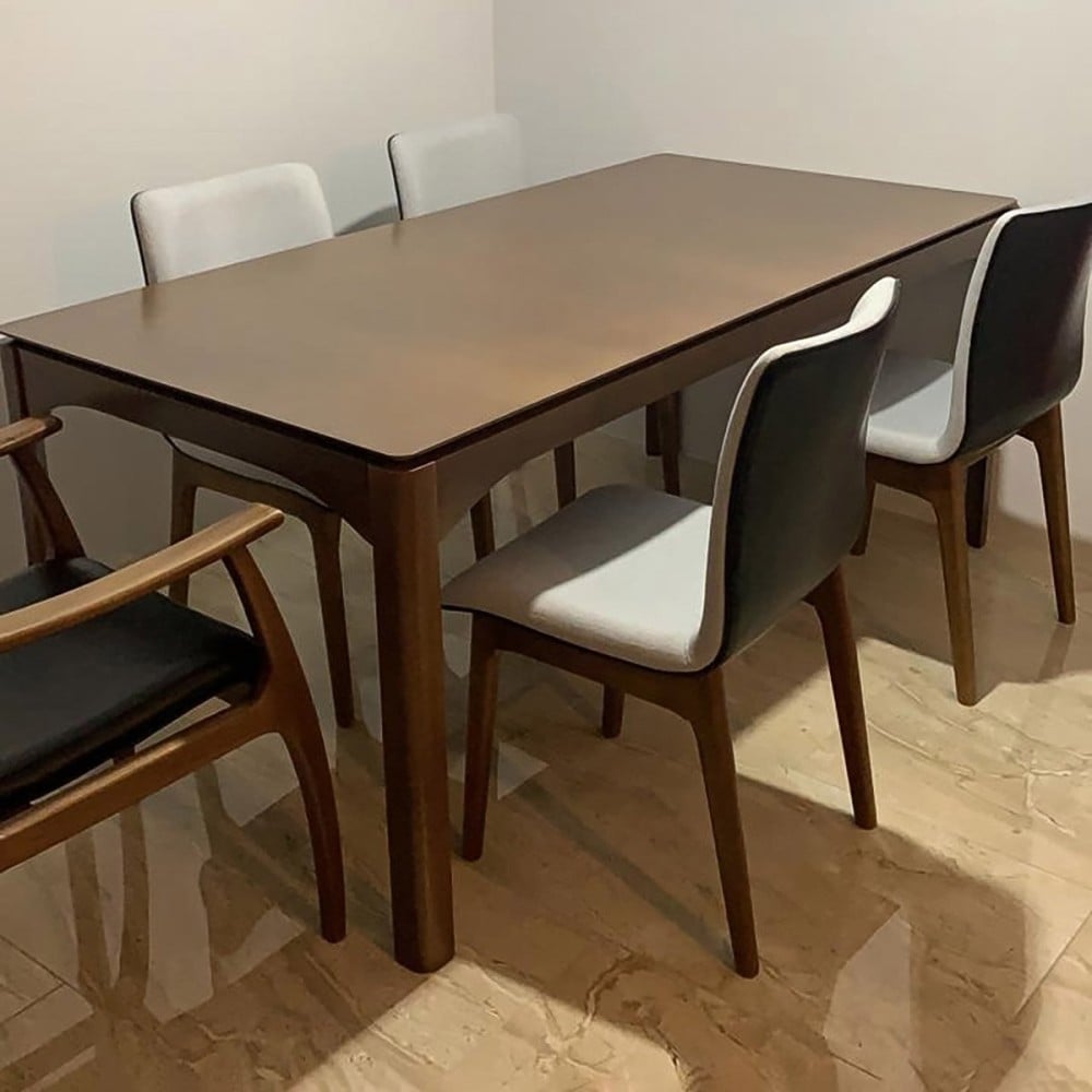 Mesa de Jantar Eury Tampo Laminado Cinamomo Design Atemporal e Moderno Design by Estúdio Casa A