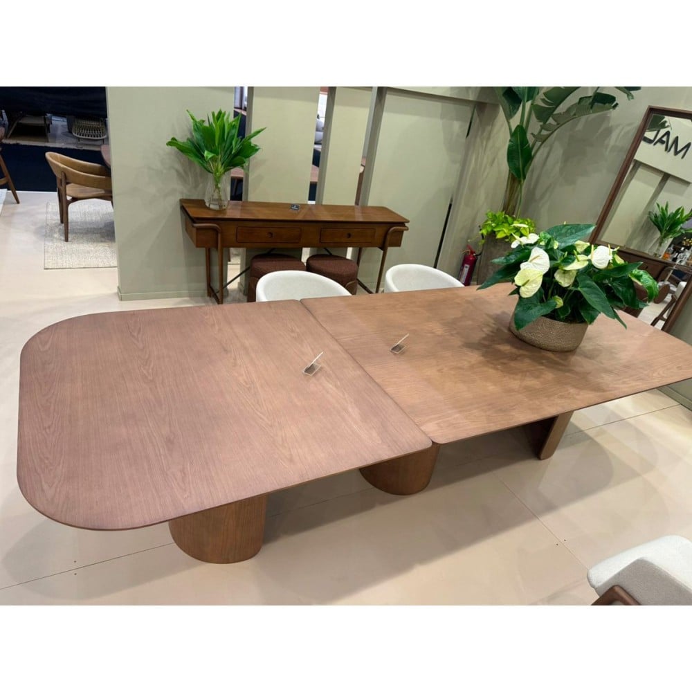 Mesa de Jantar Persis Tampo Bipartido Laminado com Extensão em Lâmina Invertida Base Madeira de Manejo Design by Studio 3 Design
