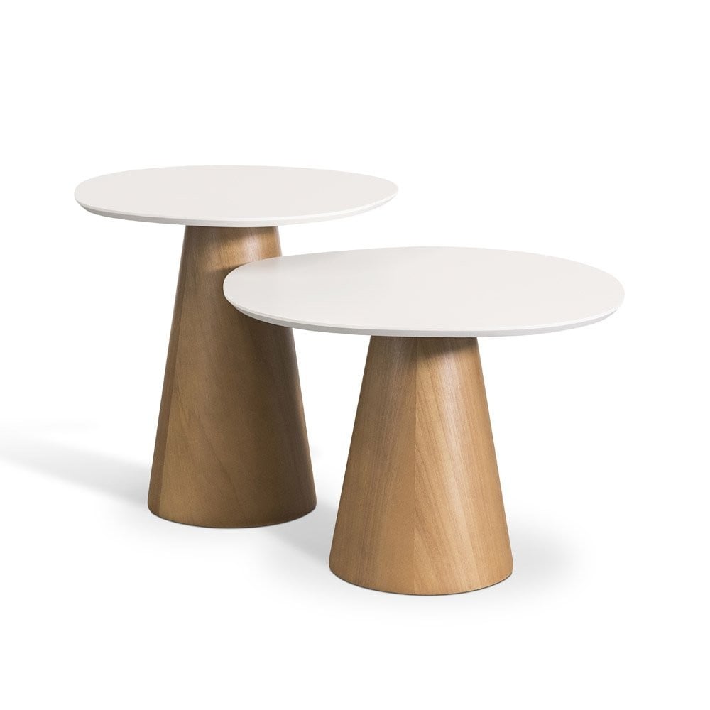 Mesa Lateral Adone Design Orgânico Tampo Pintura Laca Fosca Base Cônica Acabamento Lâmina Cinamomo