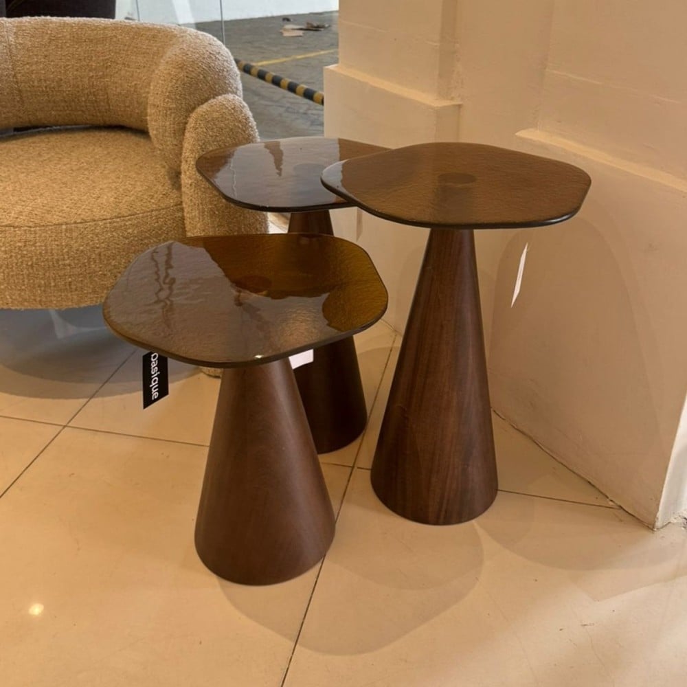 Mesa Lateral Demetry Duo Design Orgânico Tampo Pedra Natural e Vidro Base em Madeira Maciça