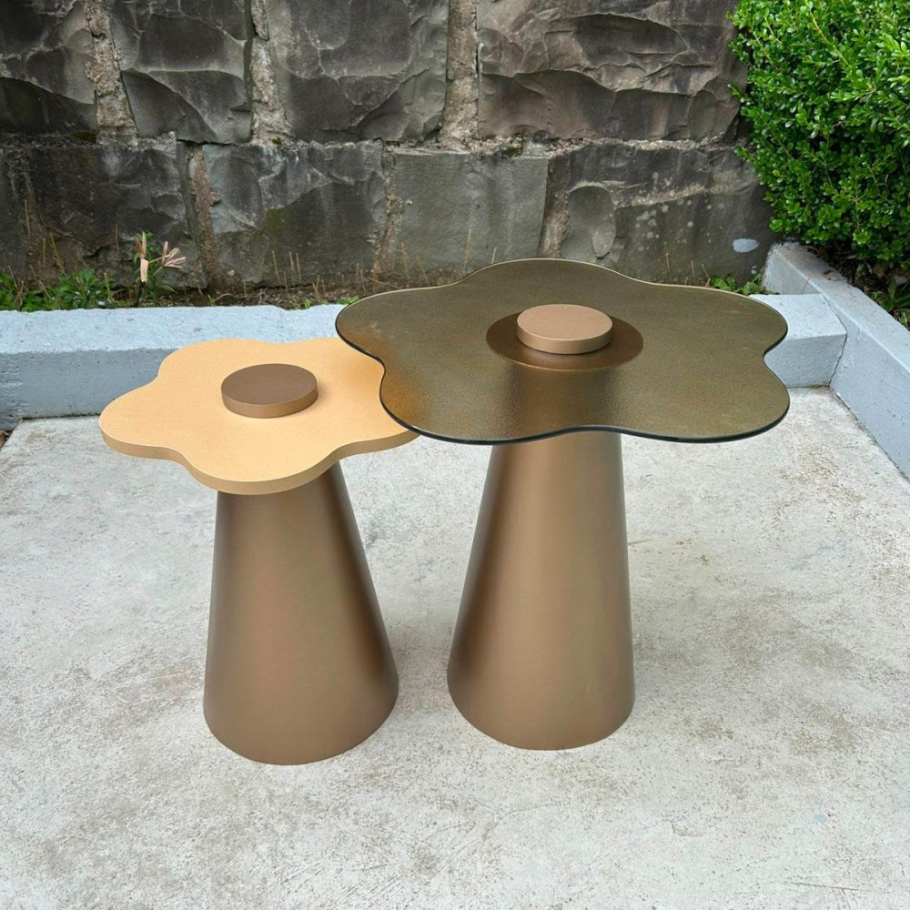 Mesa Lateral Lorys II Tampo Orgânico Madeira Base Cônica em Aço Carbono com Pintura Epóxi 