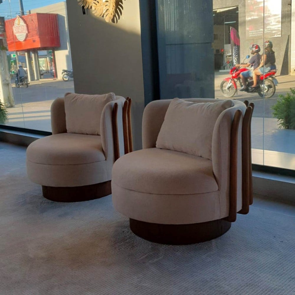 Poltrona Aurora Estofada Base Giratória Estrutura em Madeira Encosto Esculpido Design by YE Design
