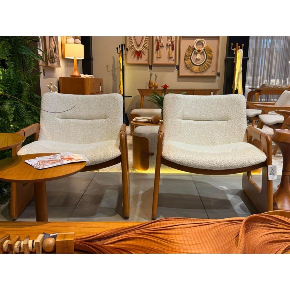 Poltrona Bellamy Estofada Detalhe em Couro Estrutura em Madeira Eucalipto Design Jhoel Silva