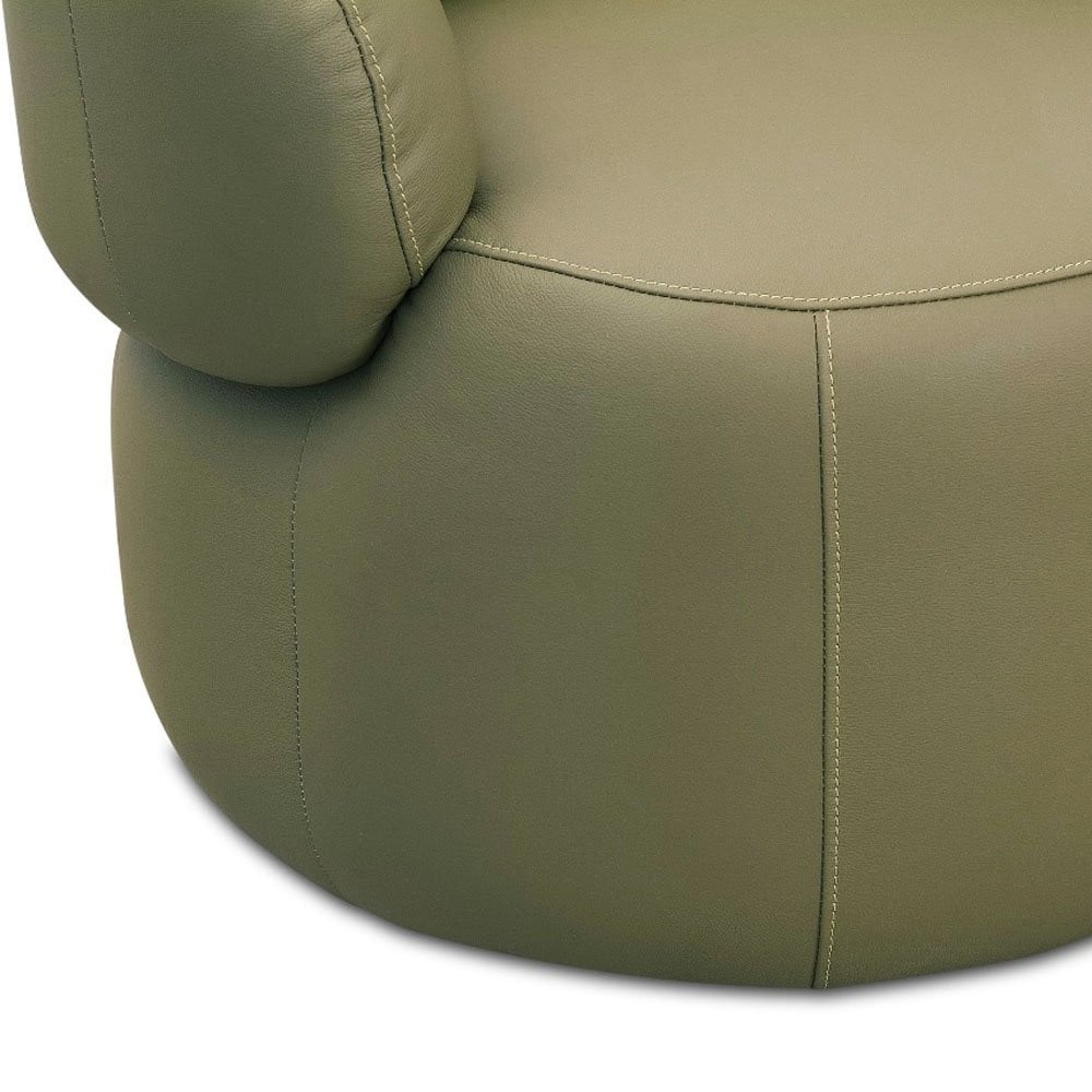 Poltrona Giratória Callen Estofada Revestido em Couro Estrutura Madeira de Lei Eucalipto Design Artesanal