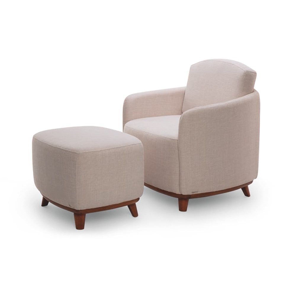 Poltrona com Puff Selene Estofada Estrutura Madeira Eucalipto Design Exclusivo Acabamento Premium