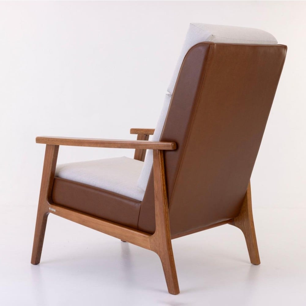 Poltrona com Puff Siona Estofada Estrutura Madeira Eucalipto Design Exclusivo Acabamento Premium