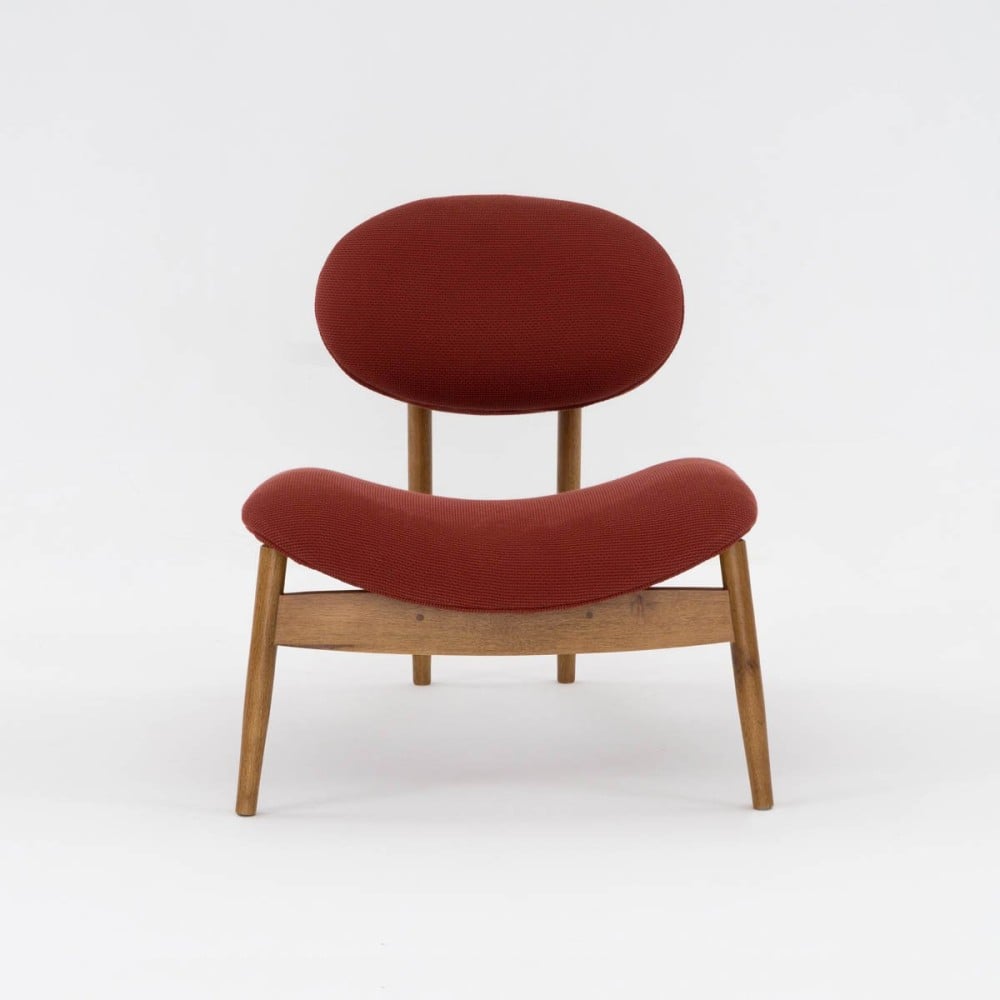 Poltrona Foster Estofada Base Madeira Eucalipto Design Sustentável