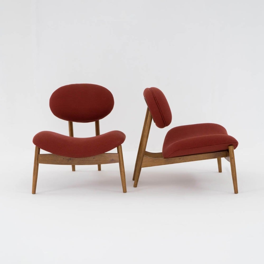 Poltrona Foster Estofada Base Madeira Eucalipto Design Sustentável
