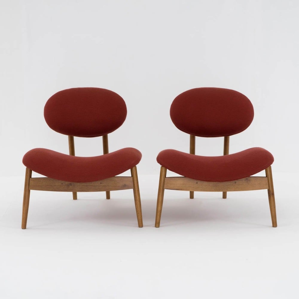 Poltrona Foster Estofada Base Madeira Eucalipto Design Sustentável