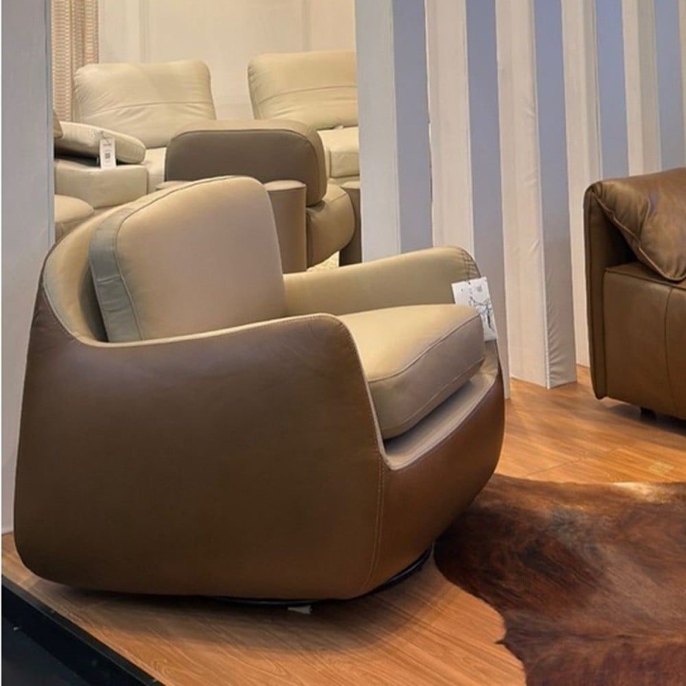 Poltrona Gaelle em Couro Legítimo com Concha Almofadada em Composê Design by Estúdio Galho