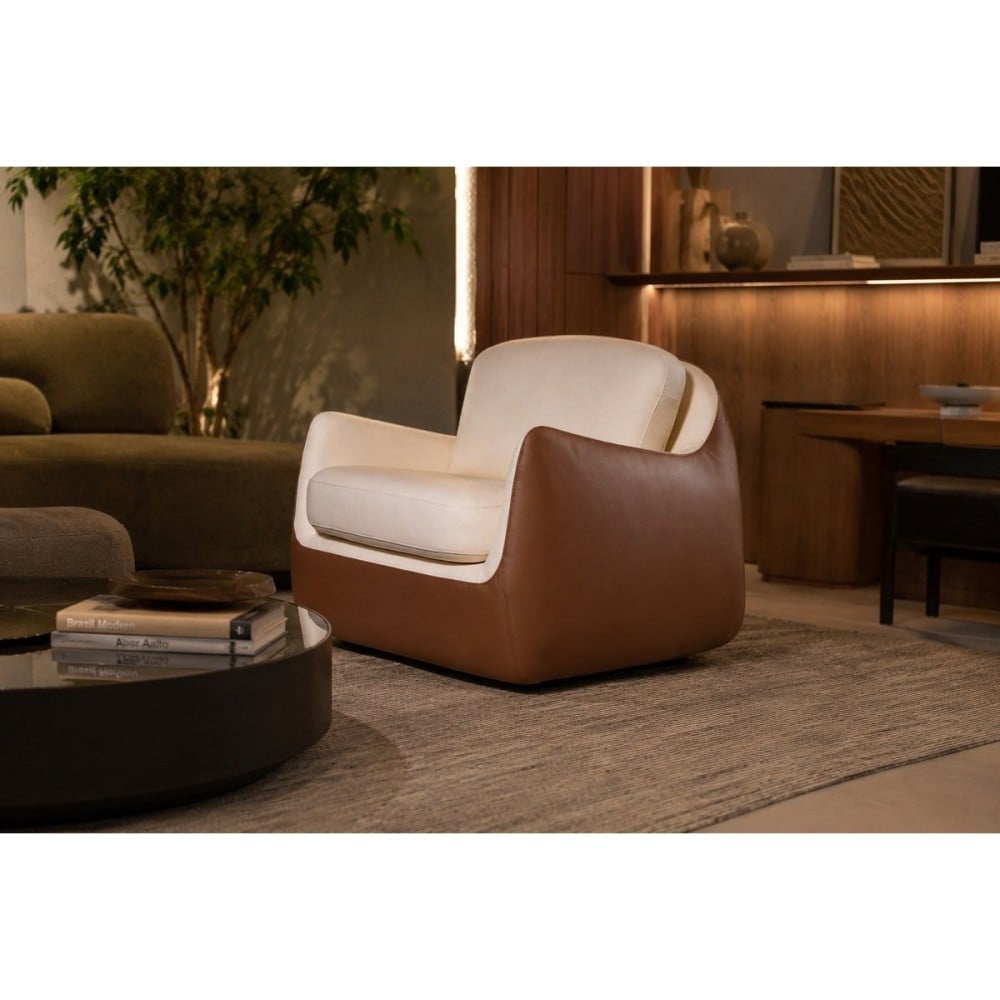 Poltrona Gaelle em Couro Legítimo com Concha Almofadada em Composê Design by Estúdio Galho