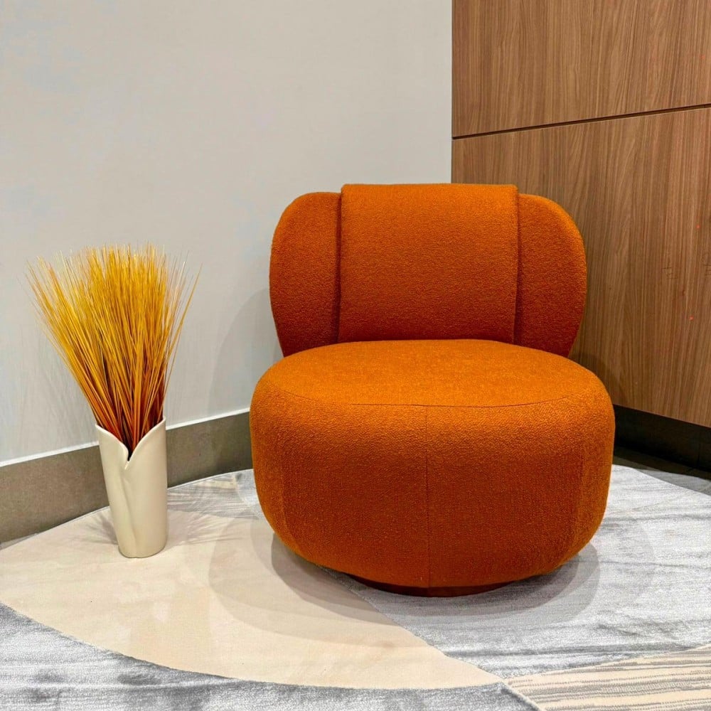 Poltrona Giratória Zennon Estofada Base Aro em Madeira Estrutura Revestida Design by Intervém Design