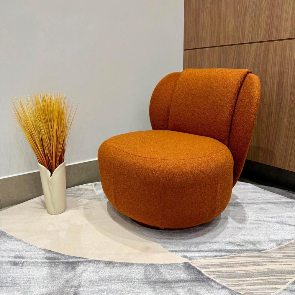 Poltrona Giratória Zennon Estofada Base Aro em Madeira Estrutura Revestida Design by Intervém Design