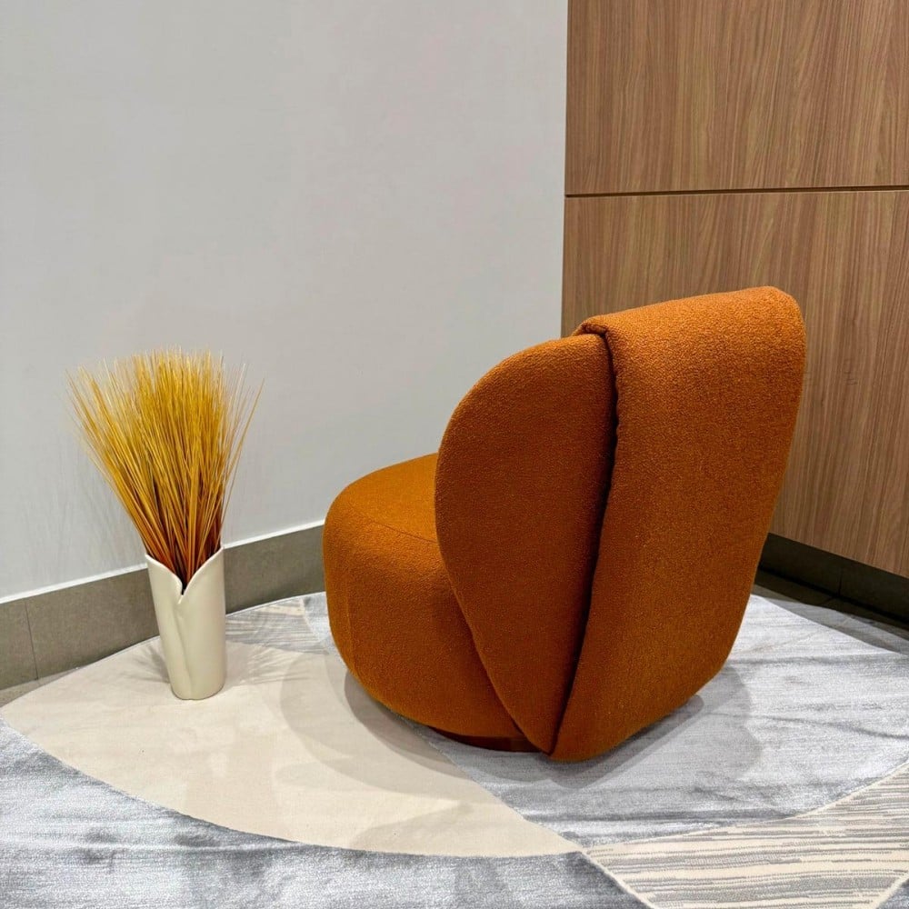 Poltrona Giratória Zennon Estofada Base Aro em Madeira Estrutura Revestida Design by Intervém Design