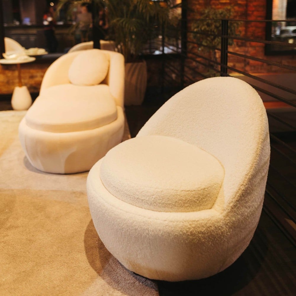 Poltrona Giratória Hayika Estofada Base Aço Design Sustentável