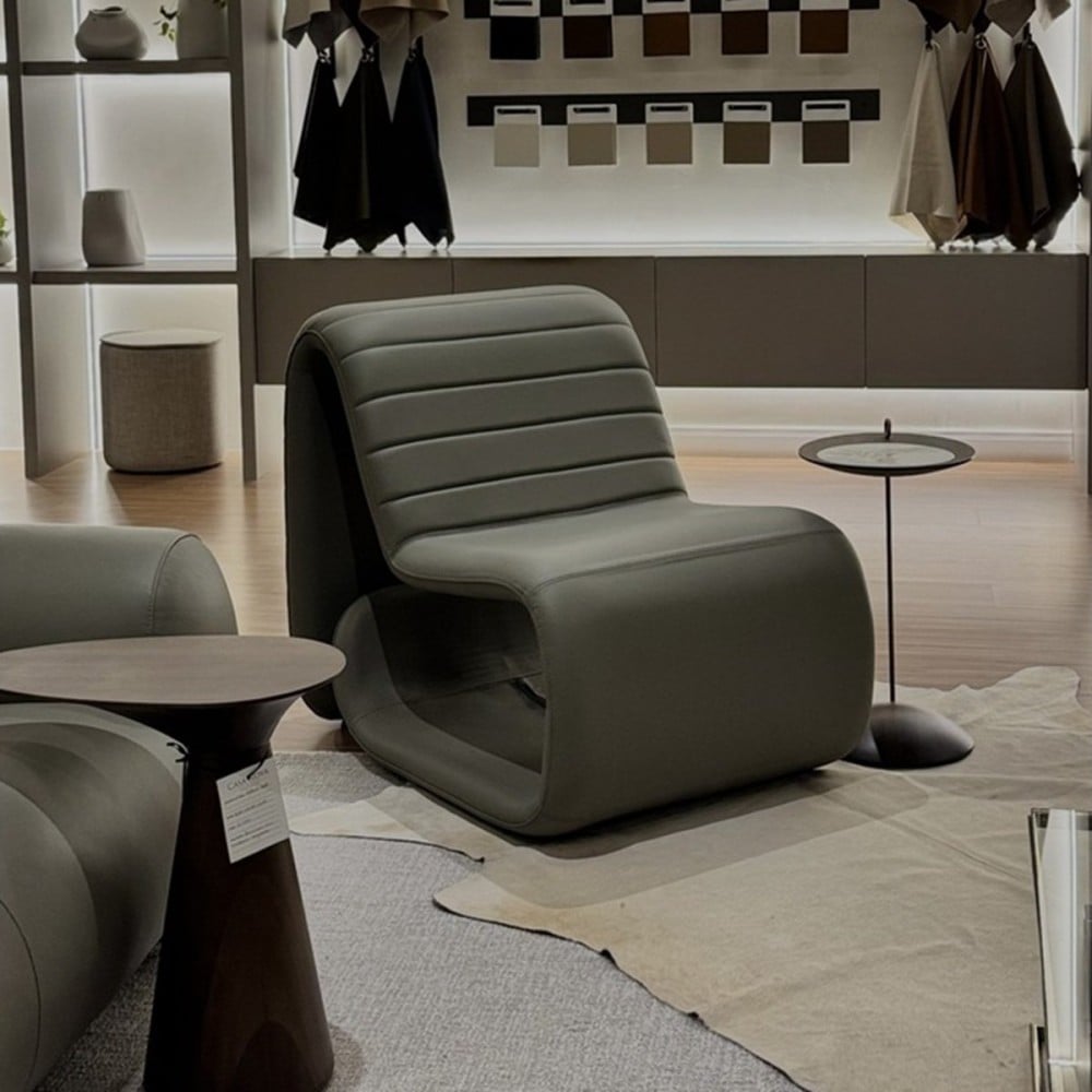 Poltrona Horacy em Couro Legítimo com Estrutura Orgânica Design by Mauricio Dias