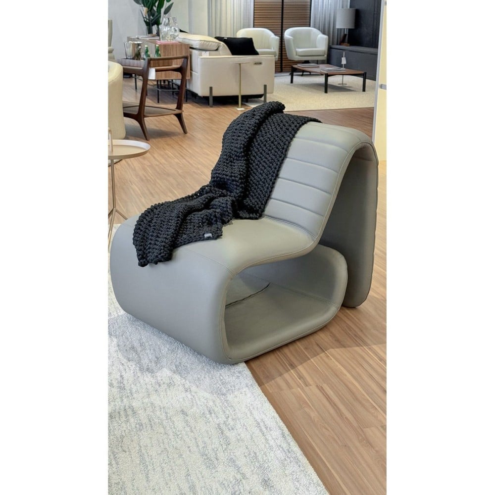 Poltrona Horacy em Couro Legítimo com Estrutura Orgânica Design by Mauricio Dias