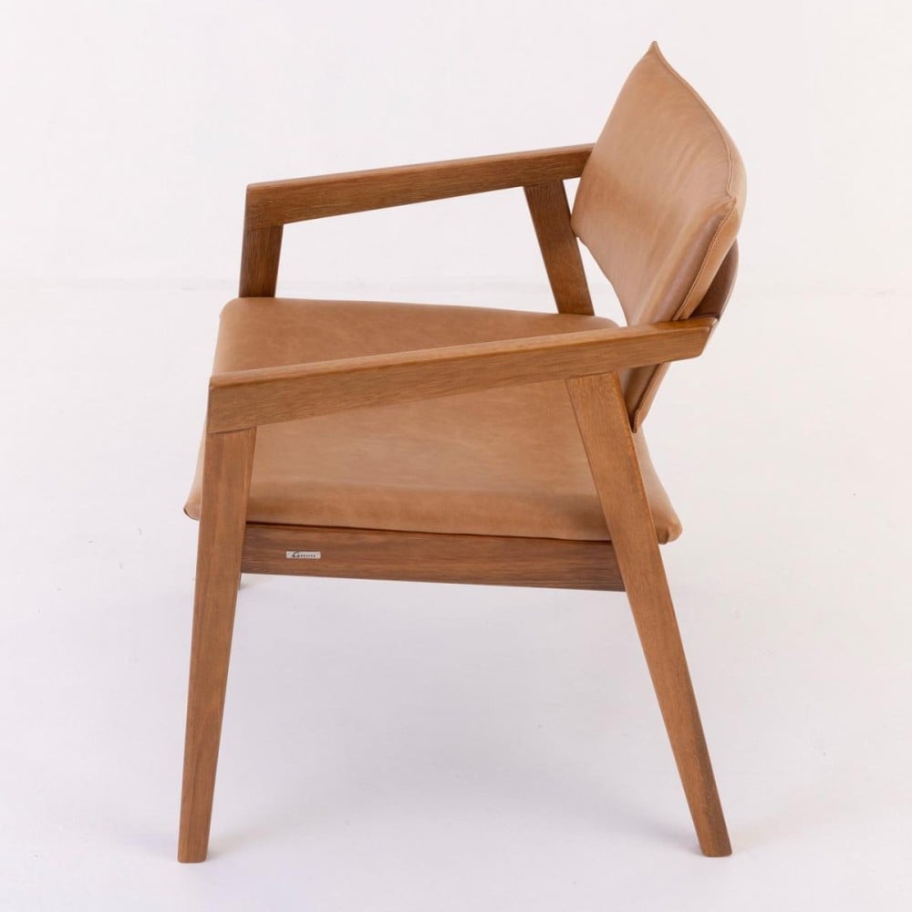 Poltrona Inanna Estofada Estrutura Madeira Eucalipto Design Exclusivo Acabamento Premium