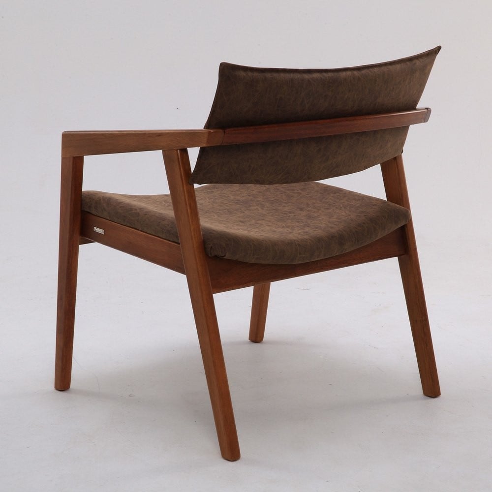 Poltrona Inanna Estofada Estrutura Madeira Eucalipto Design Exclusivo Acabamento Premium