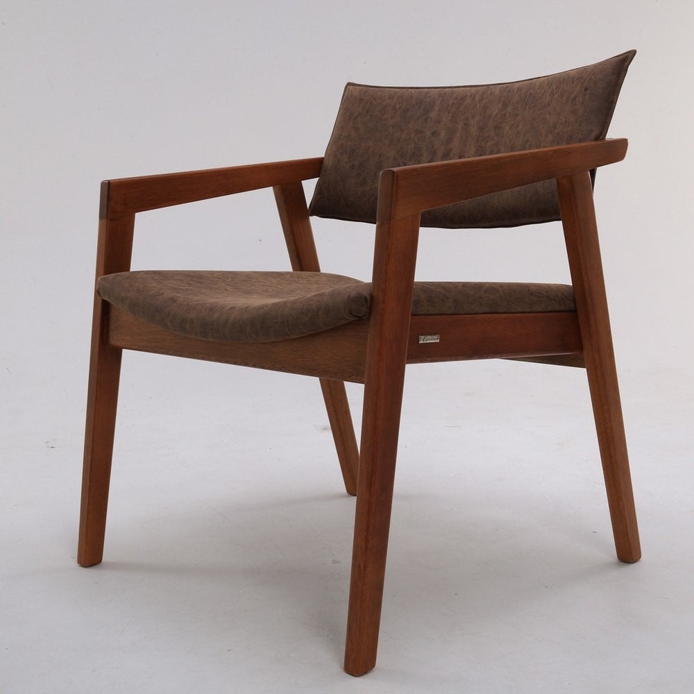 Poltrona Inanna Estofada Estrutura Madeira Eucalipto Design Exclusivo Acabamento Premium