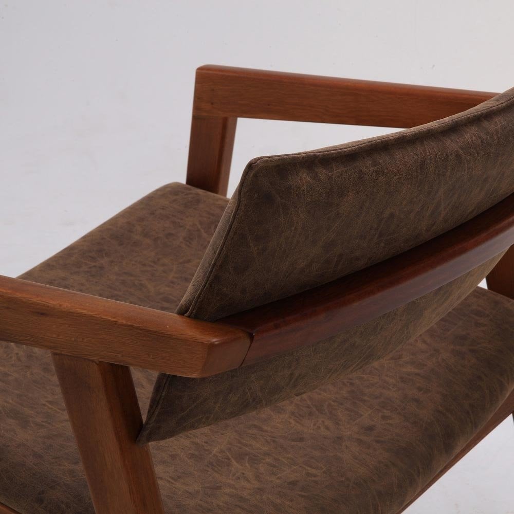 Poltrona Inanna Estofada Estrutura Madeira Eucalipto Design Exclusivo Acabamento Premium