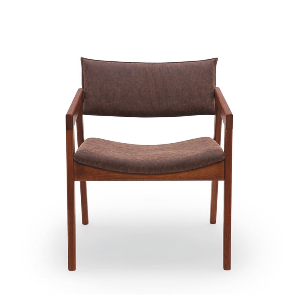 Poltrona Inanna Estofada Estrutura Madeira Eucalipto Design Exclusivo Acabamento Premium
