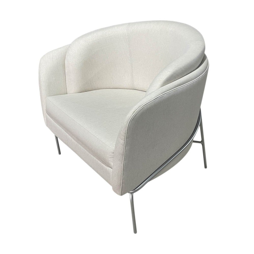 Poltrona Lanise Estofada Multilaminada Base Aço Carbono Pintura Metalizada