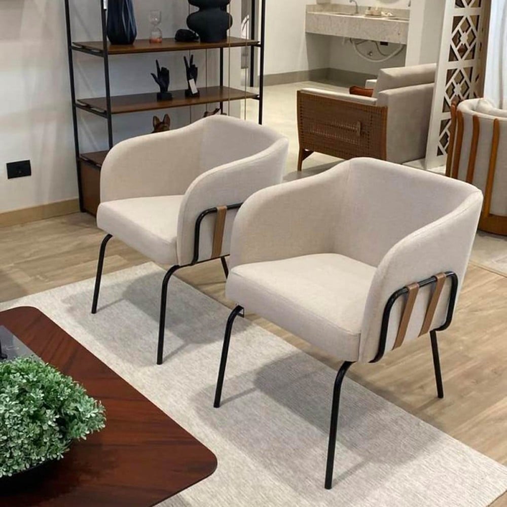 Poltrona Maki Detalhes Laterais com Cintas Pés Aço Carbono Design Contemporâneo