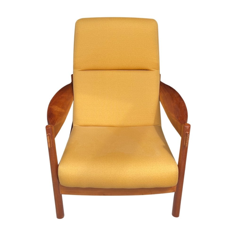 Poltrona Malu Estilo Retro em Madeira Maciça com Tecidos Personalizados