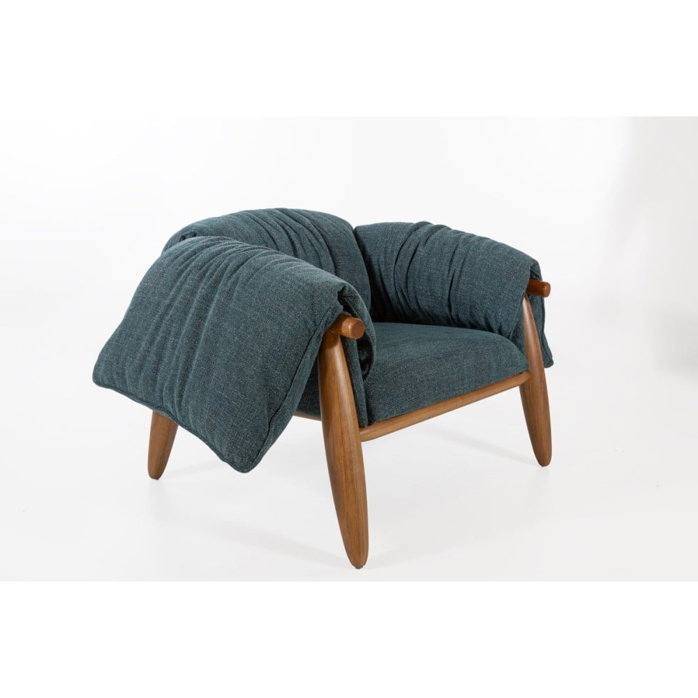 Poltrona Manthelle Estofada Estrutura em Madeira Tauari Design by M7 Estúdio