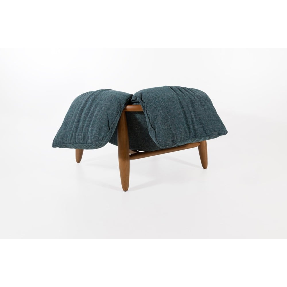 Poltrona Manthelle Estofada Estrutura em Madeira Tauari Design by M7 Estúdio