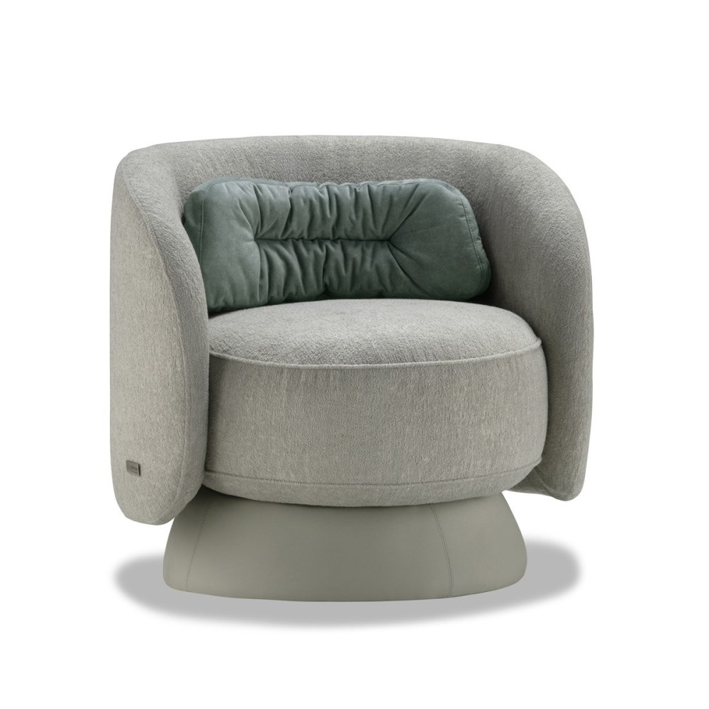 Poltrona Giratória Nusa Estofada com Almofada Lombar e Base Revestida Design by Stúdio +A!