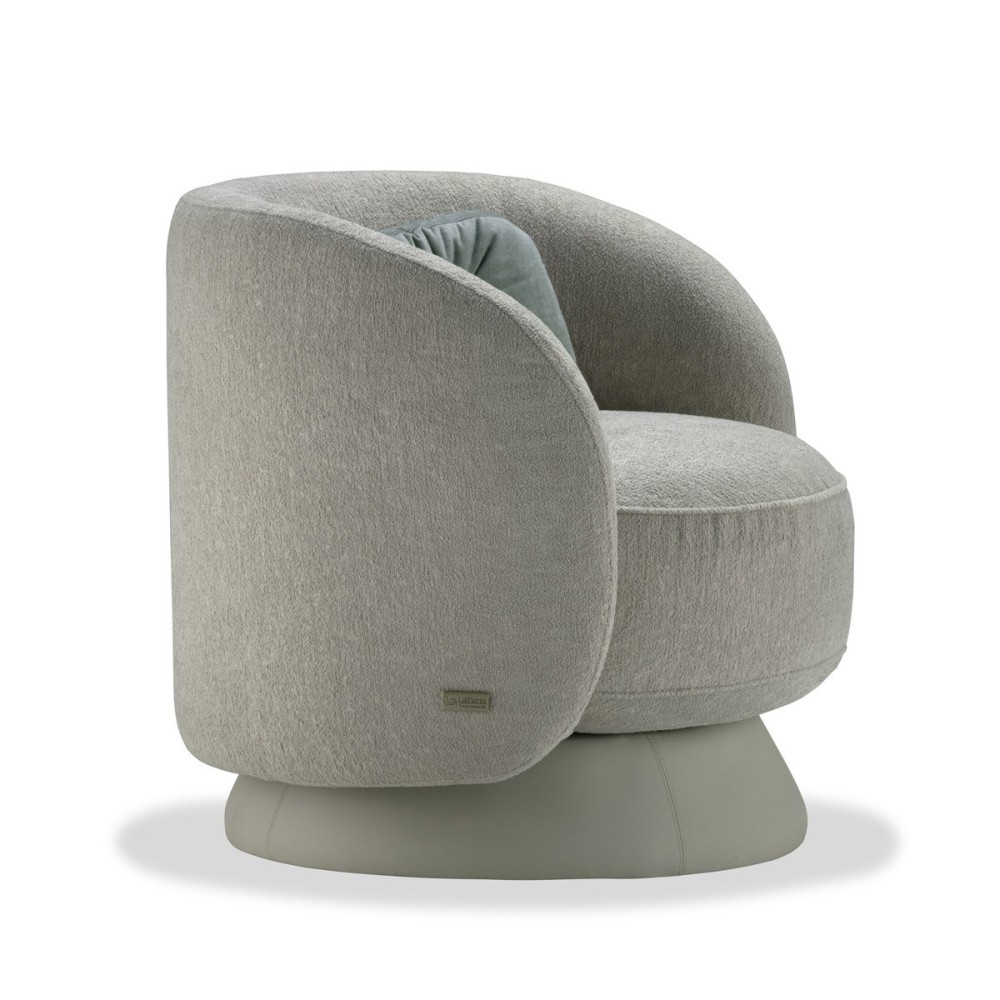 Poltrona Giratória Nusa Estofada com Almofada Lombar e Base Revestida Design by Stúdio +A!