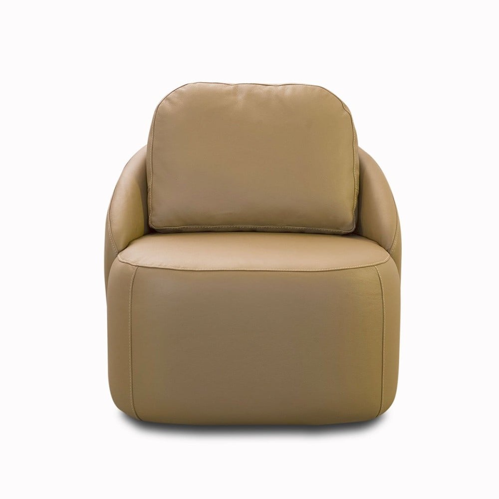Poltrona Nyzza Base Giratória Couro Natural Almofada Solta Estrutura Madeira de Lei Eucalipto Design Artesanal