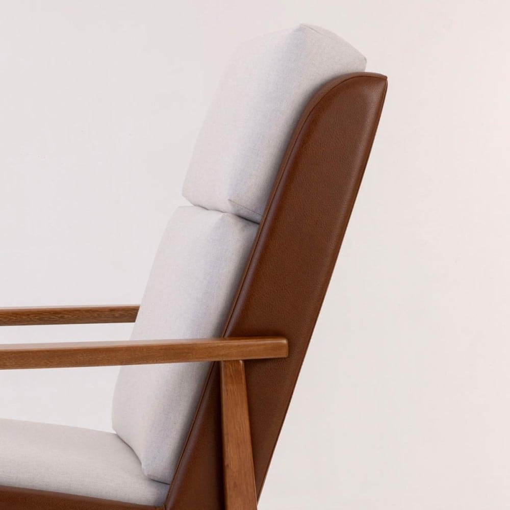Poltrona Siona Estofada Estrutura Madeira Eucalipto Design Exclusivo Acabamento Premium