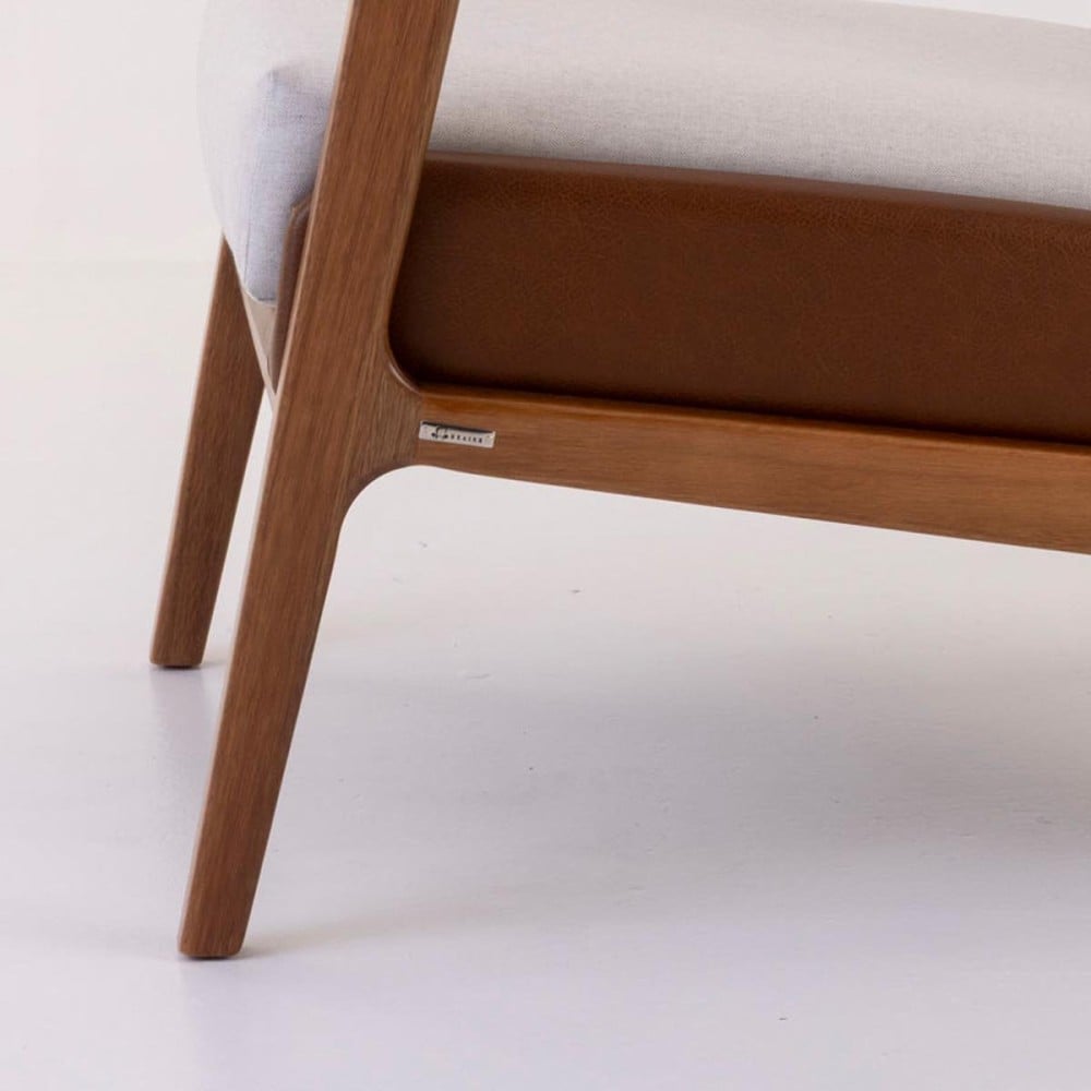 Poltrona Siona Estofada Estrutura Madeira Eucalipto Design Exclusivo Acabamento Premium