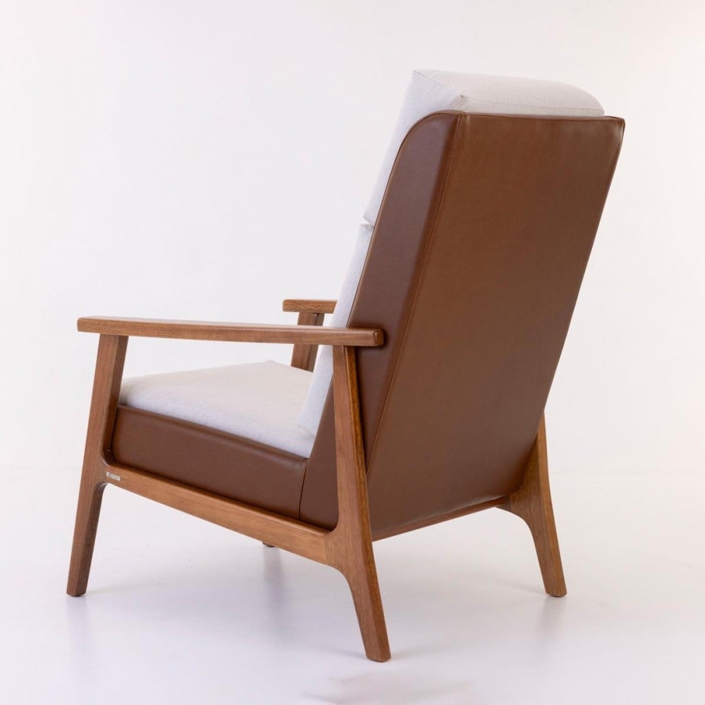 Poltrona Siona Estofada Estrutura Madeira Eucalipto Design Exclusivo Acabamento Premium