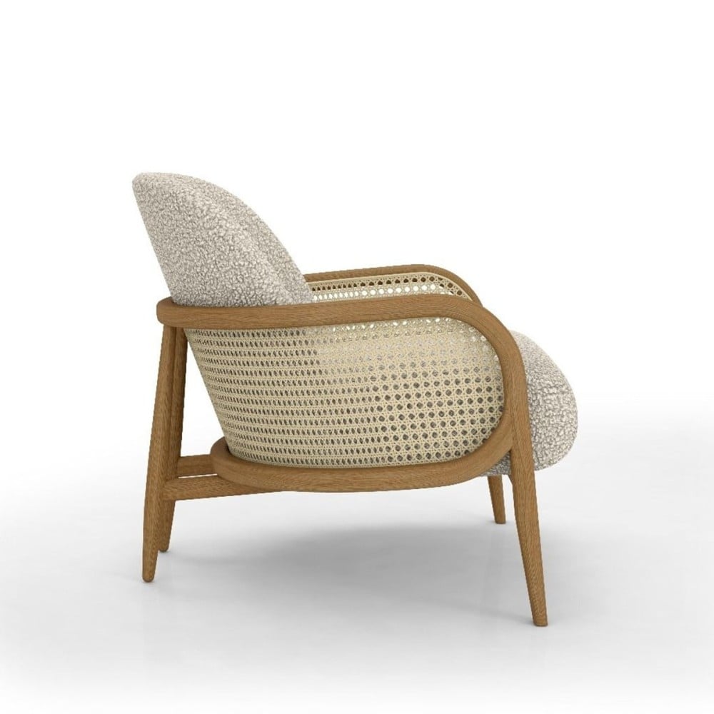Poltrona Thellya Assento Estofado Encosto com Tela Sextavada Natural Estrutura Madeira Tauari Design by Mauricio Dias