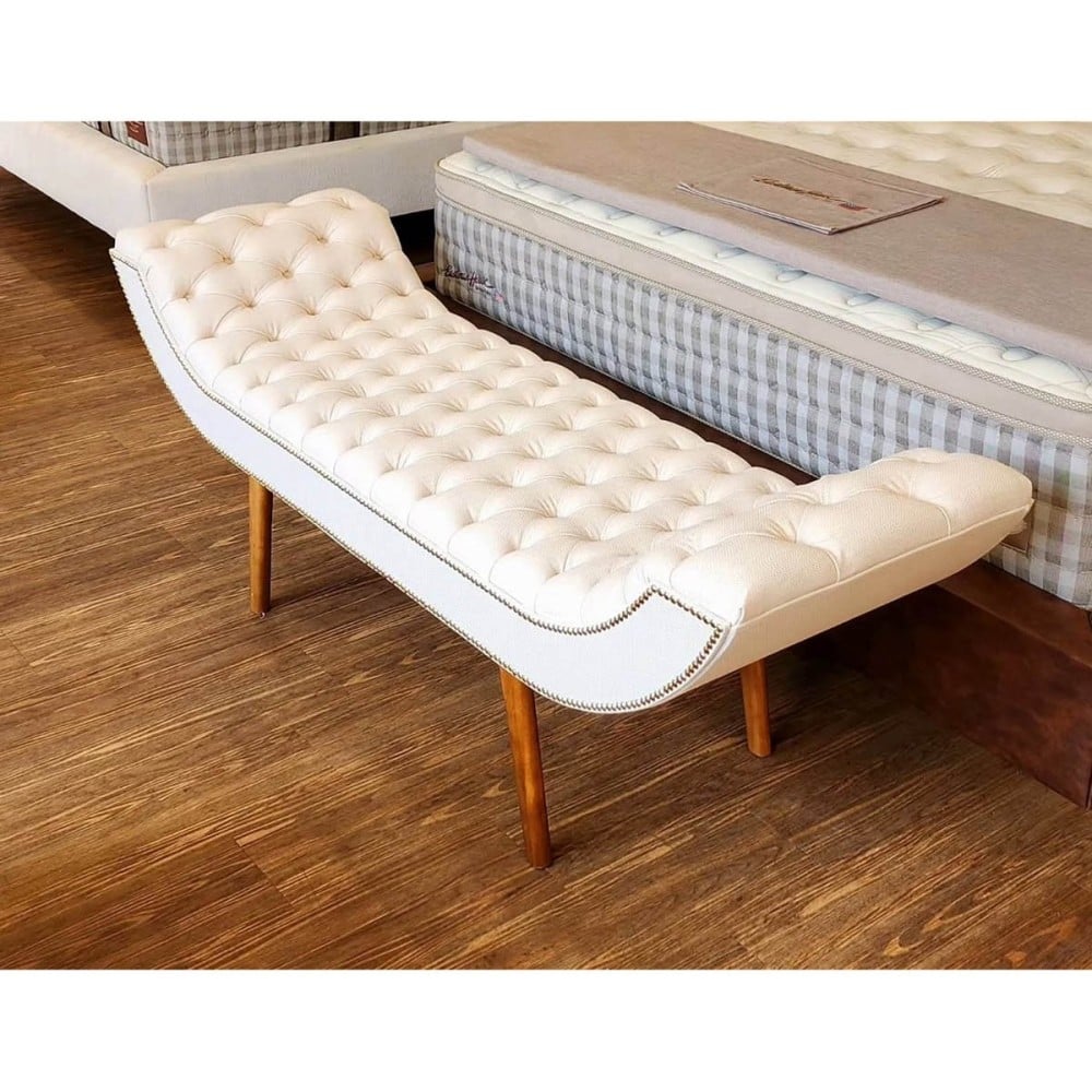 Recamier Decarin Estofado Detalhes Capitonê e Tachas Pés Madeira