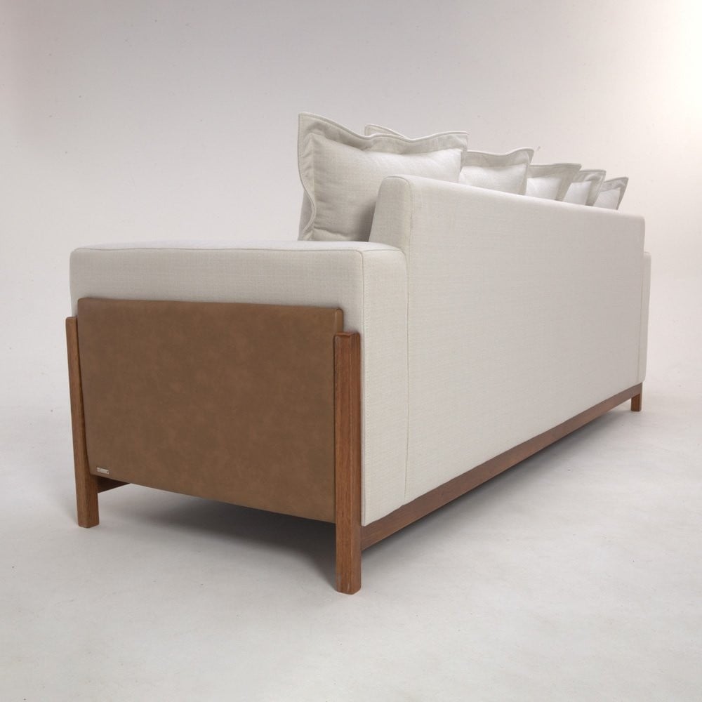 Sofá Amadeu 2 Lugares Almofadas Soltas Estrutura Madeira Eucalipto Design Exclusivo Acabamento Premium