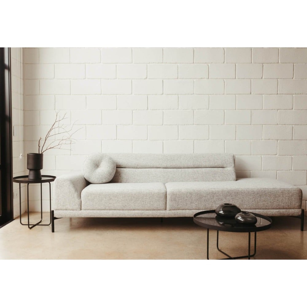 Sofá com Chaise Lateral Dalthon Pés Aço Pintura Epóxi Design Sustentável by Estudio Oune