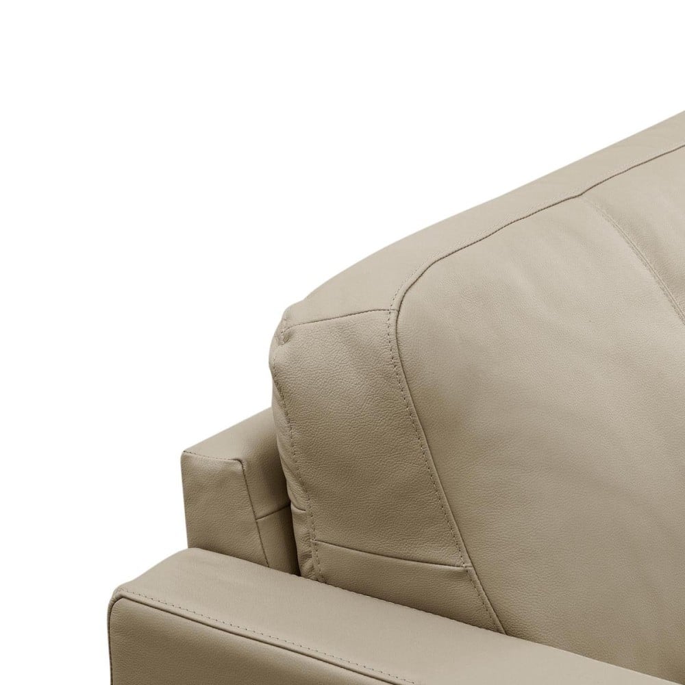 Sofá com Chaise Romulo 3 Módulos Couro Natural Almofadas Soltas Estrutura Madeira de Lei Eucalipto Pés em Aço Design Artesanal
