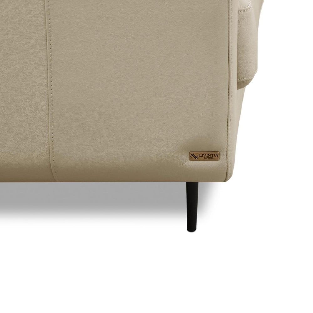 Sofá com Chaise Romulo 3 Módulos Couro Natural Almofadas Soltas Estrutura Madeira de Lei Eucalipto Pés em Aço Design Artesanal