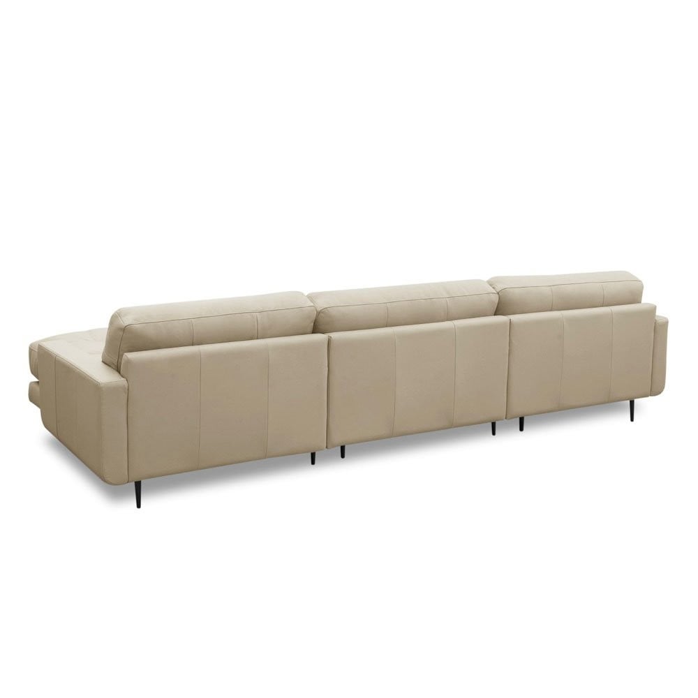 Sofá com Chaise Rômulo 3 Módulos Revestido em Couro Estrutura Madeira de Lei Eucalipto Design Artesanal