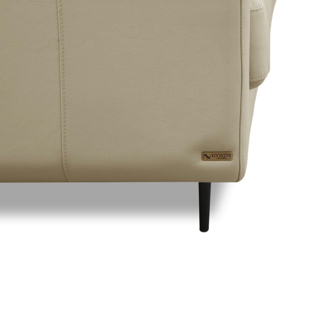 Sofá com Chaise Rômulo 3 Módulos Revestido em Couro Estrutura Madeira de Lei Eucalipto Design Artesanal