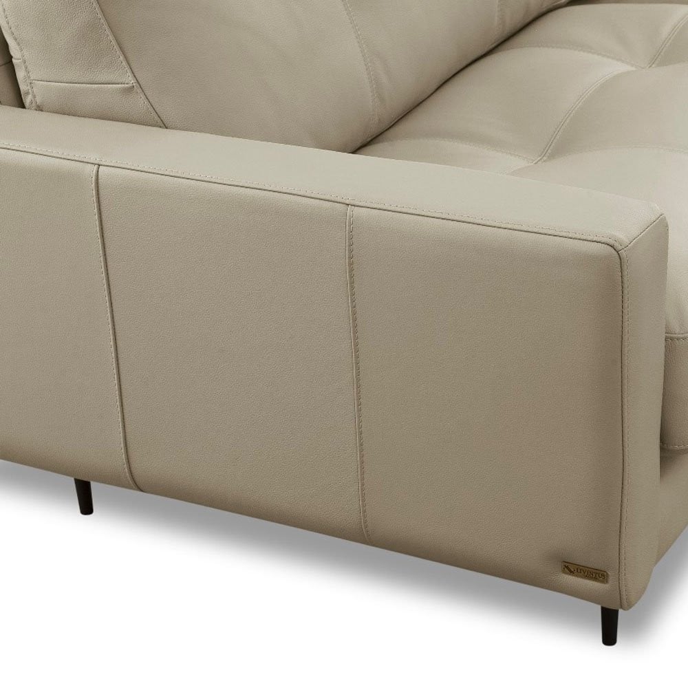 Sofá com Chaise Rômulo 3 Módulos Revestido em Couro Estrutura Madeira de Lei Eucalipto Design Artesanal