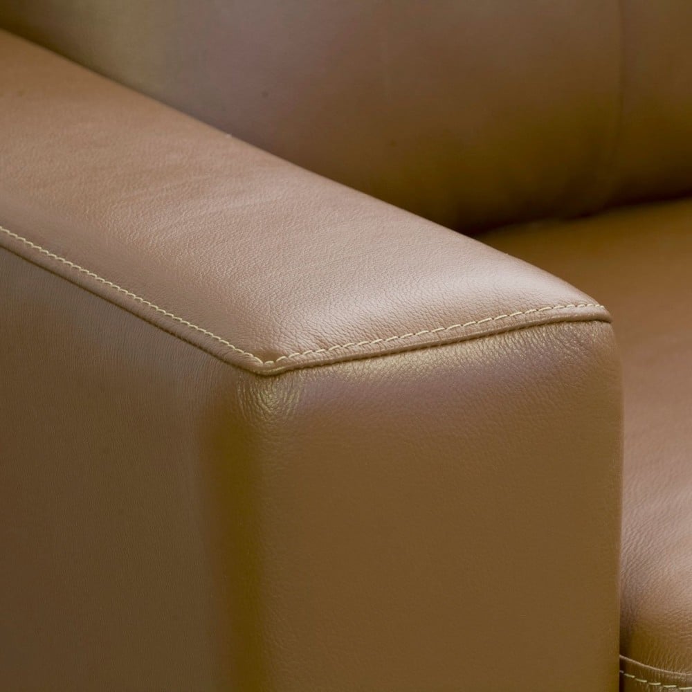 Sofá Nevin Couro Natural Estrutura Madeira de Lei Eucalipto Pés em Madeira Design Artesanal