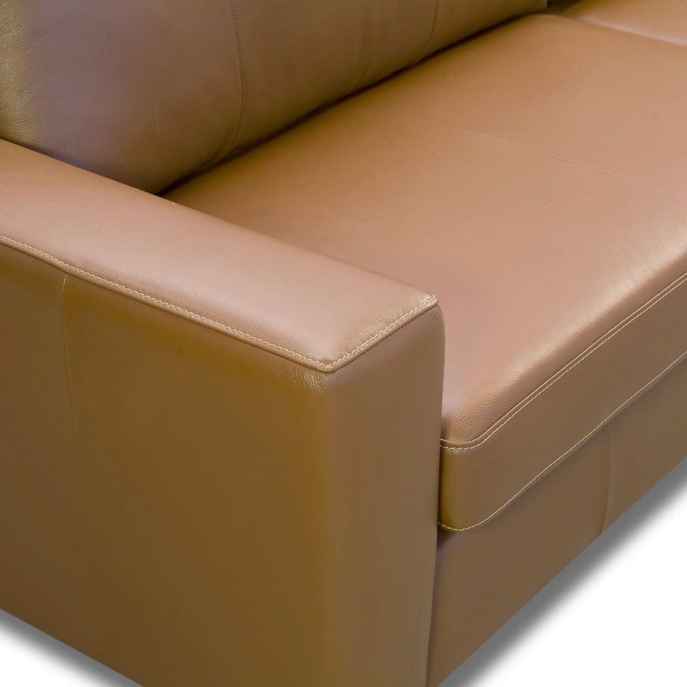 Sofá Nevin Couro Natural Estrutura Madeira de Lei Eucalipto Pés em Madeira Design Artesanal