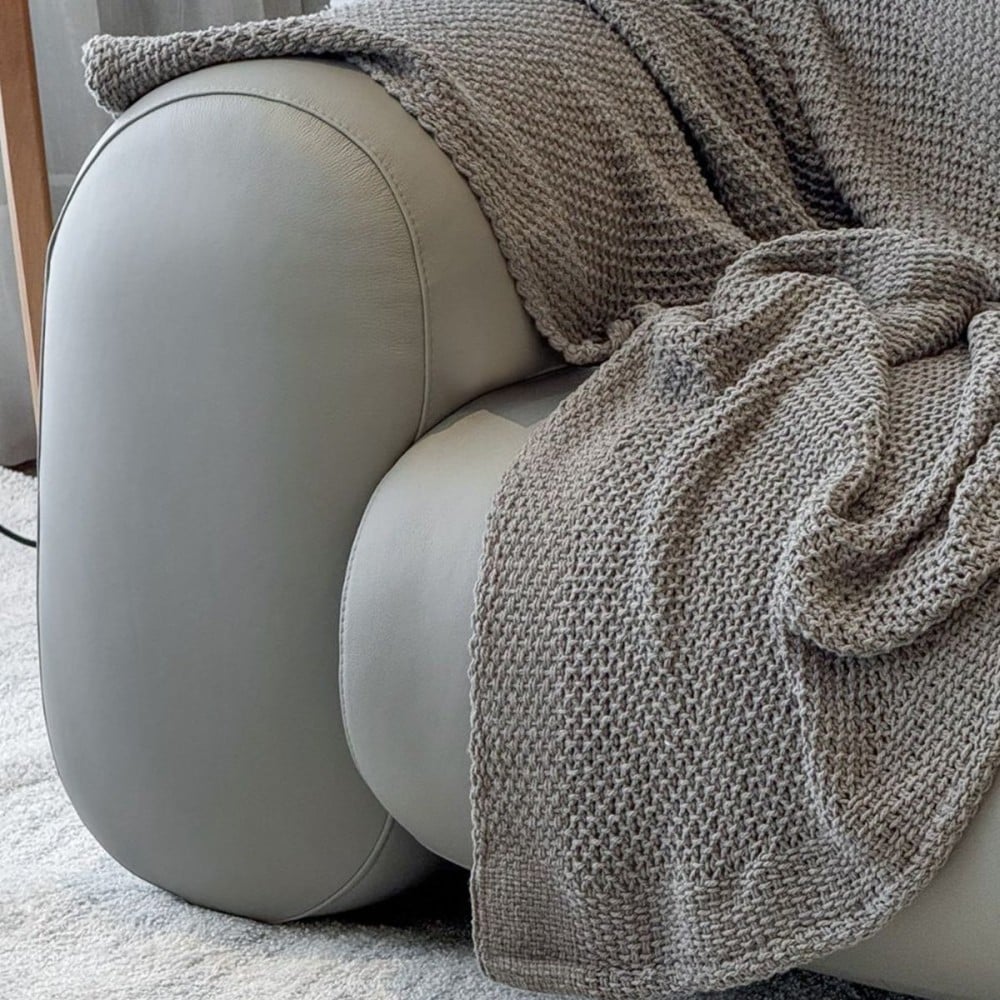 Sofá Ondine 3 Módulos em Couro Legítimo com Design Orgânico e Costuras Decorativas