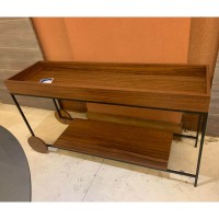 Aparador Cissa Tampo Superior Bandeja e Design Tampo Inferior com Rodas e Pés Fixos Estrutura em Metal com Pintura Epóxi